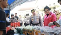 Pasar murah Polda Kalsel jelang Idul Fitri di halaman Mapolda Kalsel