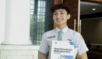 Ahmad Deedat Assegaf siswa SMAN 5 Banjarmasin penerima Golden Ticket Universitas Airlangga 2026 untuk program studi Farmasi Fakultas Farmasi UNAIR