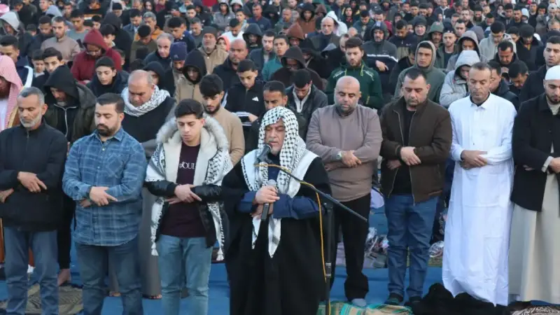 Ribuan warga Palestina memadati Alun-Alun Al-Saraya Gaza untuk melaksanakan Salat Idul Fitri 1447 H pertama kali sejak pecahnya perang pada Jumat 20 Maret 2026