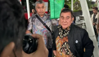Ketua Umum Pemuda Pancasila Japto Soerjosoemarno tiba di Gedung Merah Putih KPK Jakarta untuk menjalani pemeriksaan sebagai saksi kasus gratifikasi Rita Widyasari