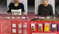 Kasatresnarkoba Polres Balangan Iptu Eko Budi Mulyono menunjukkan barang bukti sabu 22,92 gram hasil penangkapan dua pengedar di perbatasan Hulu Sungai Tengah