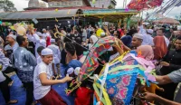 Batumbang Apam merupakan salah satu tradisi Suku Banjar yang digelar saat Lebaran dan diwariskan dari orang tua kepada anak cucu dengan harapan agar anak suka ke masjid.