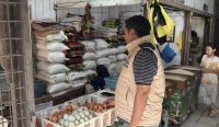 Satgas Pangan Polda Kalsel mengecek harga dan stok bahan pokok di Pasar Pandu Banjarmasin, hasilnya stabil dan aman.