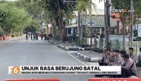 Aparat TNI menghadang massa aksi mahasiswa dan warga batal demo di banjarmasin