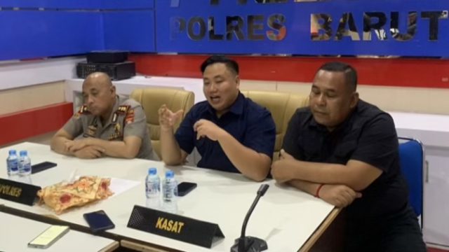 Pembunuhan satu keluarga terjadi di Desa Benangin II, Kecamatan Teweh Timur, Kabupaten Barito Utara, Kalimantan Tengah.
