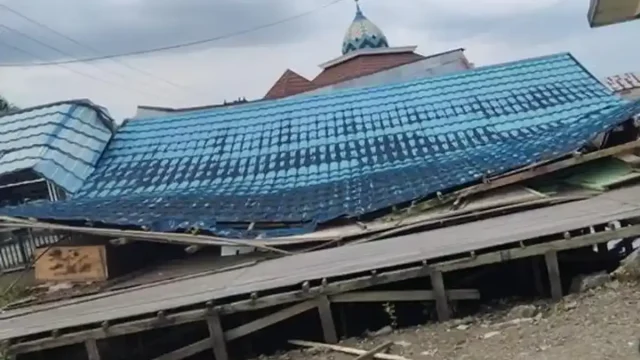 Sebuah ruang kelas di SDN Binuang 10, Dusun Cempaka, Kelurahan Raya Belanti, Kecamatan Binuang, ambruk pada Senin (27/4/2026).