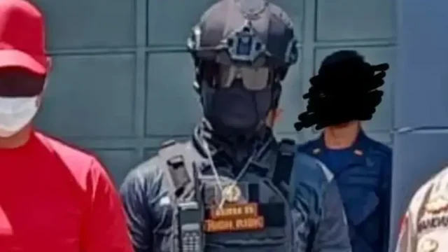 Kepala Lapas Kelas IIA Kendari Mukhtar memberikan keterangan soal pemindahan napi korupsi Supriadi ke Nusakambangan setelah viral nongkrong di kedai kopi kawasan eks MTQ Kendari