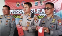 Plh Kapolresta Banjarmasin Kombes Pol Timbul RK Siregar menunjukkan barang bukti sabu 44 gram dan ekstasi yang disita dari pelaku SN di Jalan Sultan Adam Banjarmasin Utara Kamis