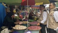 tim Satgas Pangan Polda Kalsel saat sidak pemantauan harga bapokting di Pasar Antasari Banjarmasin