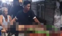 Roni saksi mata menunjukkan lokasi Abdillah tewas ditikam di kawasan Taluk Tepian Sungai Martapura Banjarmasin Rabu malam 1 April 2026