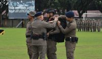 Kapolda Kalsel membuka latihan pelopor Brimob 2026 di Banjarbaru. Sebanyak 216 personel mengikuti pelatihan selama delapan hari.