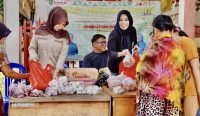 Pemkab Balangan menggelar pasar murah di Desa Kapul, Halong, untuk membantu warga mendapatkan sembako