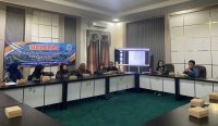 DPLH Balangan menggelar sosialisasi pengelolaan sampah dan air limbah domestik bagi pelaku usaha untuk meningkatkan kesadaran menjaga lingkungan hidup.