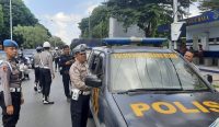 Kasubbid Provos Bid Propam Polda Kalsel AKBP Zaenal Arifien memimpin Operasi Gaktiblin memeriksa kelengkapan anggota Polri yang berdinas di jalan raya