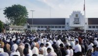 Ribuan warga mengikuti Salat Idul Adha di Lapangan Dr. Murdjani Banjarbaru.