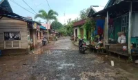 Debit Sungai Asam-Asam di Kecamatan Jorong mulai turun. Ratusan rumah warga yang sempat terendam banjir kini sudah tidak tergenang.