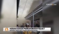 Kebakaran melanda kawasan padat penduduk di Gang Guntur Kelurahan Mawar Banjarmasin. Petugas berhasil menyelamatkan lansia penderita stroke.