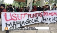 Gabungan mahasiswa di Tanah Laut menggelar aksi damai di DPRD Tala. Mereka menyoroti dugaan penyelewengan solar subsidi untuk nelayan pesisir.