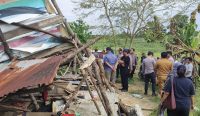 Warga Sungai Ulin Banjarbaru membongkar pondokan yang pernah ditempati pelaku pembunuhan Ustadzah Hasanah demi menjaga keamanan lingkungan.