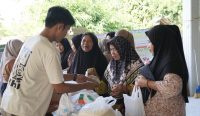 Pasar murah Disperindag Balangan di Desa Mihu disambut antusias warga. Masyarakat membeli kebutuhan pokok dengan harga lebih murah dibandingkan pasar umum.