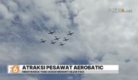 Ribuan warga memadati Lanud Sjamsudin Noor Banjarbaru untuk menyaksikan atraksi Jupiter Aerobatic Team TNI AU