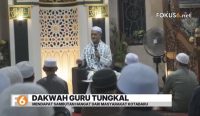Ratusan jemaah memadati Masjid Jami Baitul Abrar Kotabaru untuk mengikuti tausiah KH Fakhrudin Nur atau Guru Tungkal