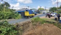 PUPR Kalsel mulai melebarkan Jembatan Cambai di Banjarbaru. Akses utama ditutup sementara dan dialihkan ke jembatan darurat hingga September 2026.