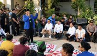 BEM se-Kalsel menyampaikan aspirasi terkait banjir, pendidikan, kesehatan, APBD, dan Meratus saat unjuk rasa di kantor Gubernur