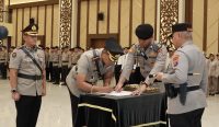 Kapolda Kalsel Irjen Pol Rosyanto Yudha Hermawan memimpin sertijab Pejabat Utama dan Kapolres jajaran. Pejabat baru diminta segera beradaptasi