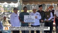 Pemkab Banjar menyalurkan bantuan tunai kepada korban kebakaran di Desa Pingaran Ilir, Astambul.