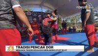 Ratusan pendekar dari berbagai perguruan silat mengikuti Pencak Dor di Alun-Alun Ratu Zalecha Martapura. Ajang ini menjadi wadah menjaring bibit atlet silat berprestasi.