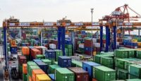 TPK Banjarmasin mengoperasikan empat unit E-RTG baru untuk meningkatkan produktivitas bongkar muat, mempercepat layanan peti kemas