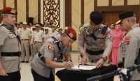 Kapolda Kalsel melantik tiga pejabat utama baru, yaitu Dirreskrimsus, Dirpolairud, dan Kapolresta Banjarmasin dalam upacara sertijab