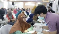 Pelindo Regional 3 Sub Regional Kalimantan menggelar pemeriksaan kesehatan gratis bagi 100 lansia di Telaga Biru