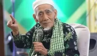Enam petuah Mbah Moen tetap relevan hingga kini. Nasihat tentang rezeki, iri hati, amal, dan akhlak menjadi pengingat di tengah kehidupan modern.