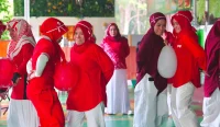 GOW Balangan memeriahkan HUT ke-81 RI dengan membagikan sembako kepada lansia dan menggelar berbagai lomba di Teluk Keramat.