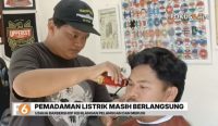 Pemadaman listrik yang masih terjadi di Banjarbaru membuat omzet barbershop turun hingga 50 persen. Pelaku usaha berharap pasokan listrik