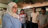 Wali Kota Banjarbaru Hj Erna Lisa Halaby membantu renovasi TPA Darul Falah yang menampung sekitar 60 santri di Cempaka.