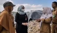 Lisa Halaby mengecek TPA Gunung Kupang untuk mendorong pengelolaan sampah berkelanjutan ditengah peningkatan volume sampah.