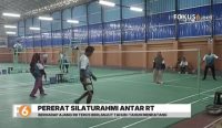 Turnamen bulutangkis ketua RT digelar di Banjarmasin untuk memeriahkan HUT ke-81 RI sekaligus mempererat silaturahmi warga.