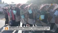 Aparatur Desa Tanjung, Tanah Laut, memeriahkan HUT RI ke-81 lewat karnaval. Peserta tampil dengan kostum Mbok Jamu