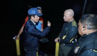 Kapolda Kalsel mengecek irigasi Guntung Damar, Banjarbaru, untuk memastikan pembasahan lahan gambut berjalan maksimal dan mencegah karhutla.