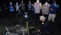Polda Kalsel mengembangkan cairan pemadam karhutla berbasis surfaktan untuk mendinginkan bara di lahan gambut