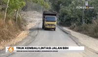 Truk pengangkut batubara masih melintas di Jalan Desa Biih Banjar meski jalan baru selesai diaspal. Dishub Banjar menyiapkan rambu larangan.