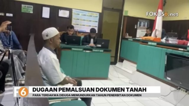 Tiga terdakwa pemalsuan dokumen tanah di Kandangan divonis satu tahun penjara. Jaksa masih mengkaji putusan dan kemungkinan banding.