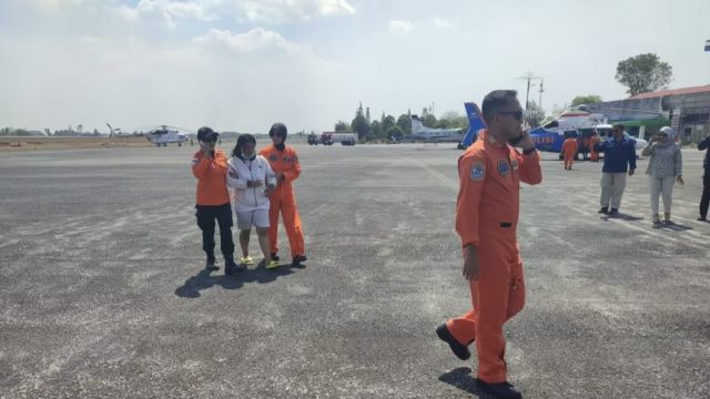 Korban selamat KM Virgo Transport 8 bertambah setelah Mia Melinda dievakuasi menggunakan Helikopter Dauphin HR 3601 Basarnas ke Banjarbaru.