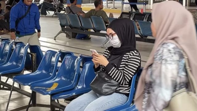 Hari keempat pencarian KM Virgo Transport 8, keluarga korban yang masih hilang mendesak tim SAR menyelam atau menggunakan drone bawah air.