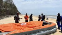 Tim SAR menemukan enam liferaft diduga milik KM Virgo Transport 8 di perairan Kalimantan Tengah.