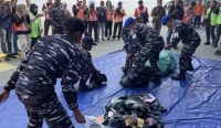Penyelam TNI AL menemukan dompet, identitas penumpang, 197 paket, dan peralatan keselamatan di sekitar bangkai KM Virgo Transport 8.