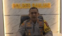 Polisi mengungkap pasien RSJ Sambang Lihum diduga membakar Alfamart di Gambut memakai semprotan serangga dan korek api.
